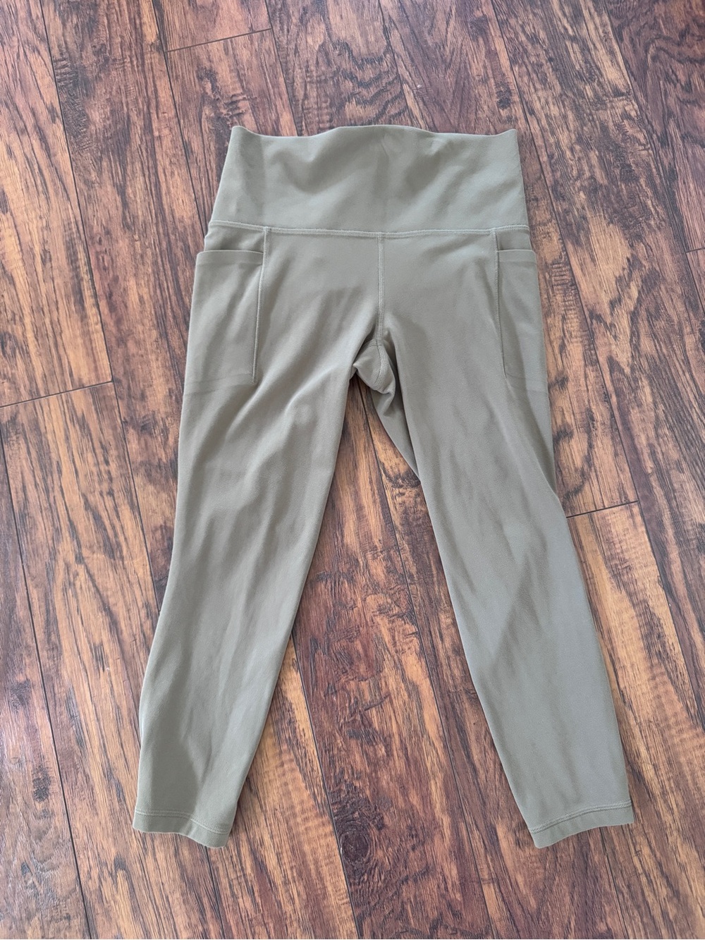 Athleta Salutation Stash High Rise 7/8 Leggings, size Petite Small in Clay